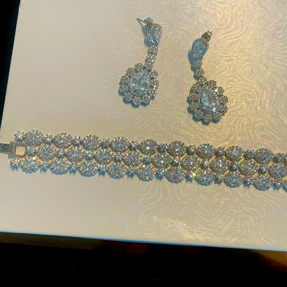 Bracelet & earrings